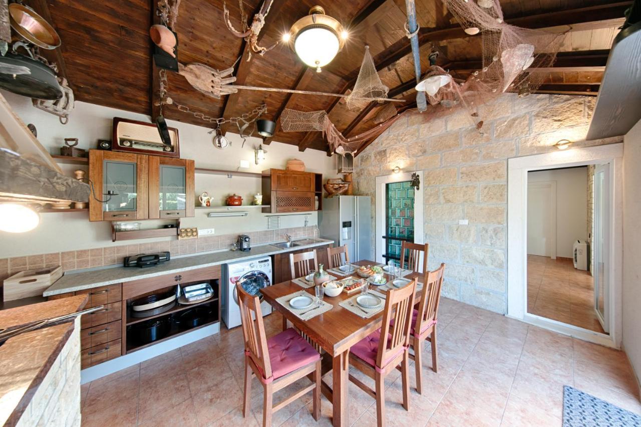 Villa Luci Pucisca Extérieur photo